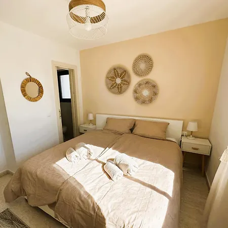 With Pool & Gym Apartamento