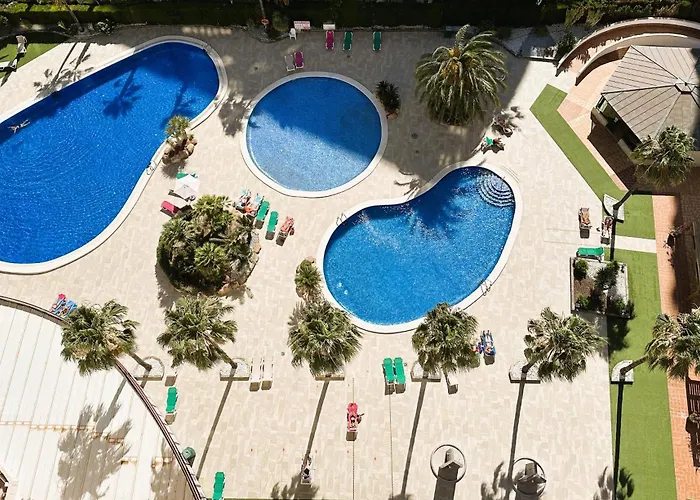 아파트 With Pool & Gym